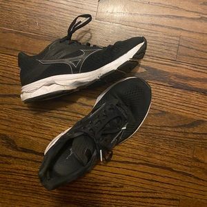 Mizuno waverider running shoes - women’s